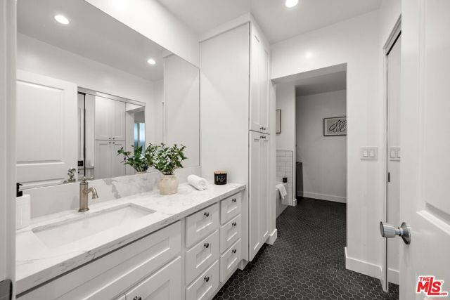 2926 S Bentley Avenue, Los Angeles, CA 90064