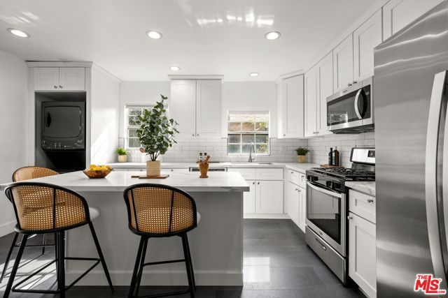 2926 S Bentley Avenue, Los Angeles, CA 90064