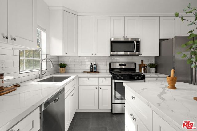 2926 S Bentley Avenue, Los Angeles, CA 90064