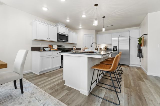 7020 Oriole Avenue, Visalia, CA 93291