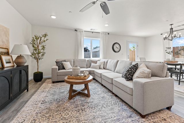 7020 Oriole Avenue, Visalia, CA 93291