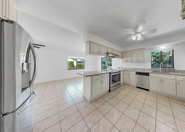 1929 NEW BEDFORD DRIVE, Sun City Center, FL 33573