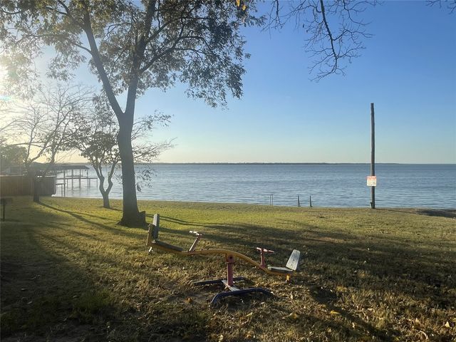 137 Oak Haven Drive, Gun Barrel City, TX 75156