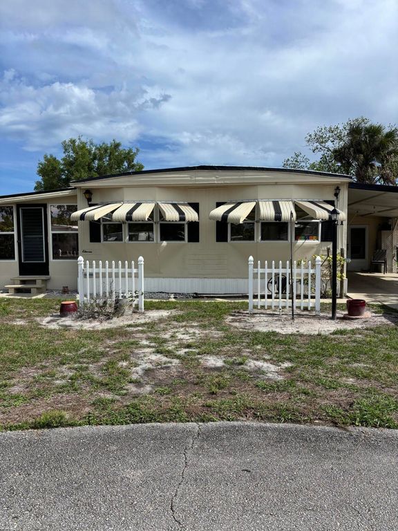 11 De Soto Lane, Port St. Lucie, Port St Lucie, FL 34952