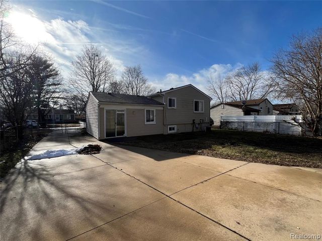 28510 Halecreek Street, Romulus, MI 48174