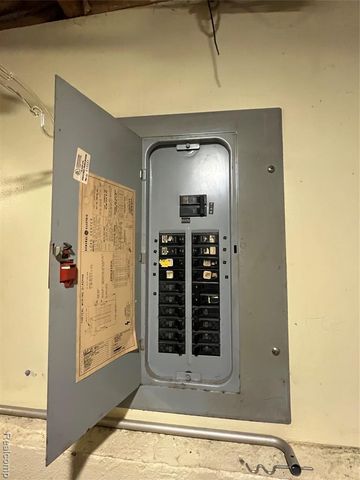 28510 Halecreek Street, Romulus, MI 48174