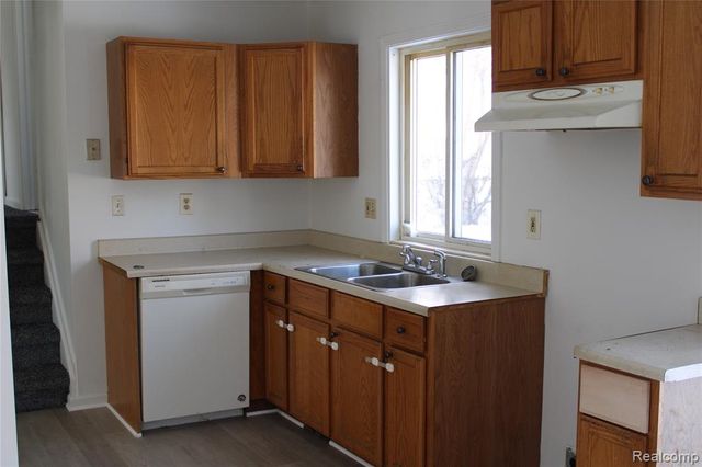 28510 Halecreek Street, Romulus, MI 48174