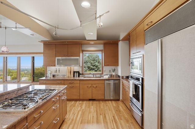 2352 S LAKELINE DR, Salt Lake City, UT 84109