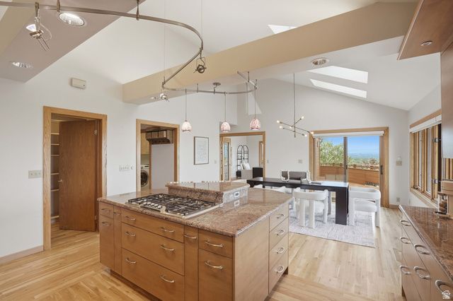2352 S LAKELINE DR, Salt Lake City, UT 84109