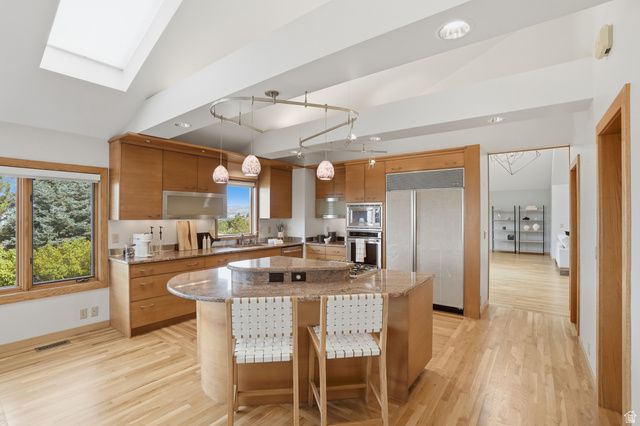 2352 S LAKELINE DR, Salt Lake City, UT 84109