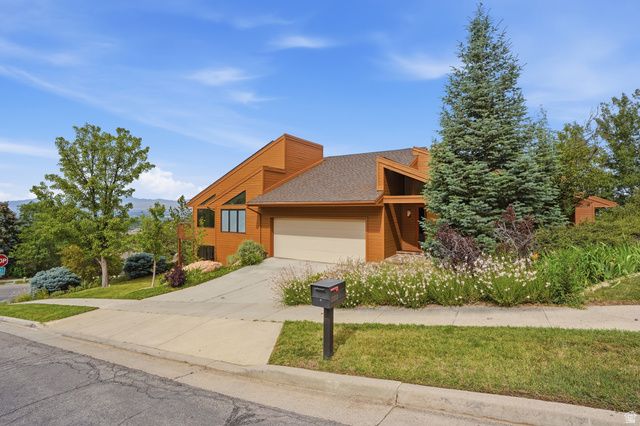 2352 S LAKELINE DR, Salt Lake City, UT 84109