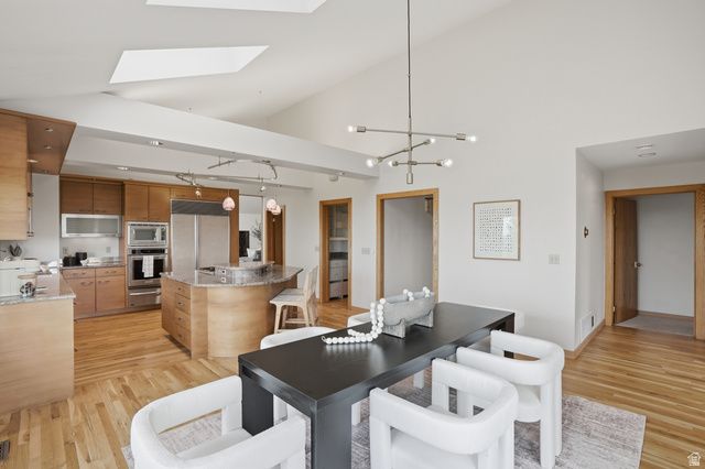2352 S LAKELINE DR, Salt Lake City, UT 84109