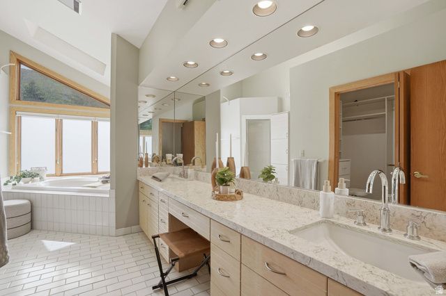 2352 S LAKELINE DR, Salt Lake City, UT 84109