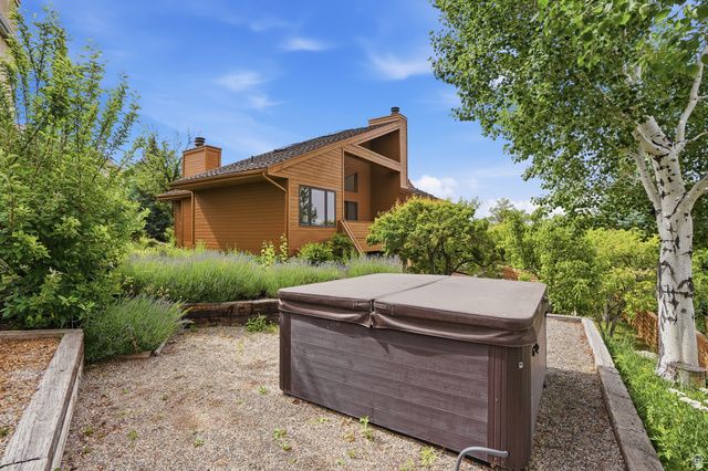 2352 S LAKELINE DR, Salt Lake City, UT 84109
