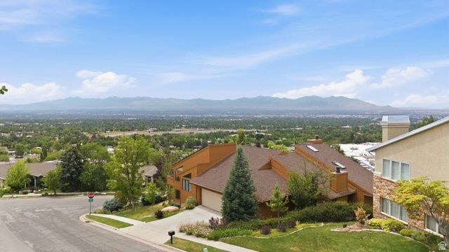 2352 S LAKELINE DR, Salt Lake City, UT 84109