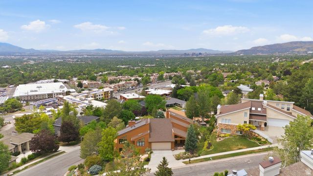 2352 S LAKELINE DR, Salt Lake City, UT 84109