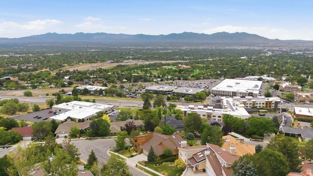 2352 S LAKELINE DR, Salt Lake City, UT 84109