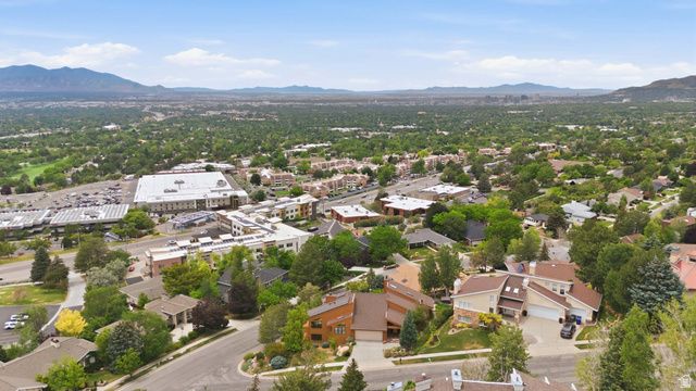 2352 S LAKELINE DR, Salt Lake City, UT 84109