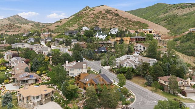 2352 S LAKELINE DR, Salt Lake City, UT 84109