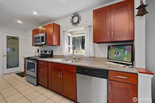 9006 Lawndale Avenue SW, Lakewood, WA 98498