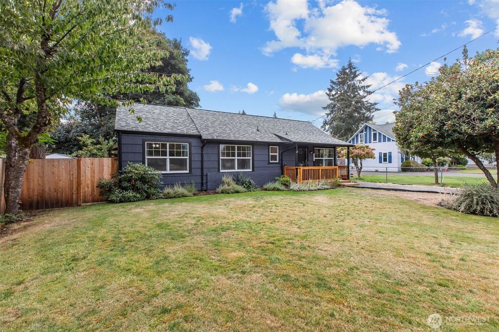 9006 Lawndale Avenue SW, Lakewood, WA 98498