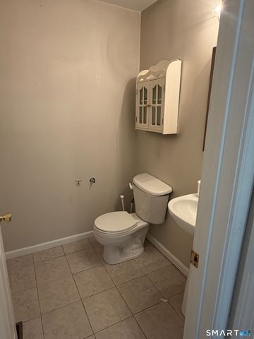 108 Mohican Avenue APT 10, Waterbury, CT 06708