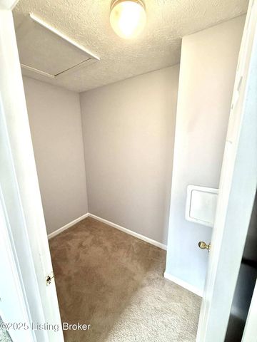 5929 Dewitt Dr, Louisville, KY 40258