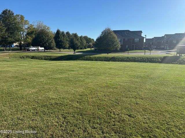 5929 Dewitt Dr, Louisville, KY 40258