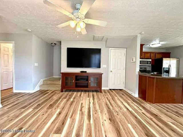 5929 Dewitt Dr, Louisville, KY 40258