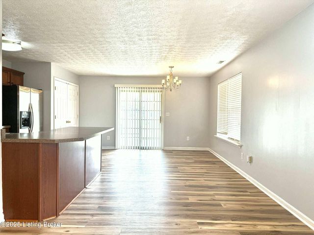 5929 Dewitt Dr, Louisville, KY 40258