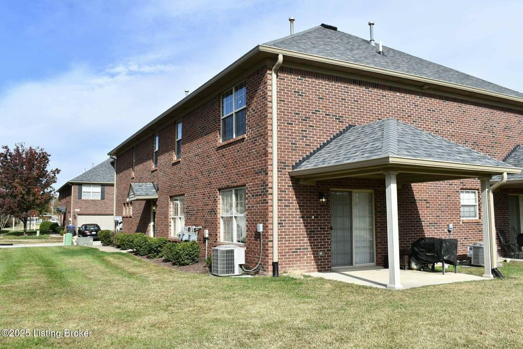 5929 Dewitt Dr, Louisville, KY 40258