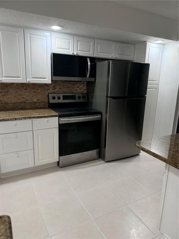 5220 Las Verdes Cir 114, Delray Beach, FL 33484