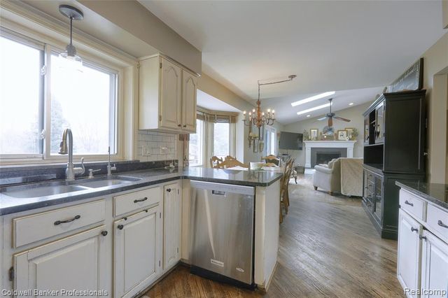 1581 Old Plank Road, Milford, MI 48381