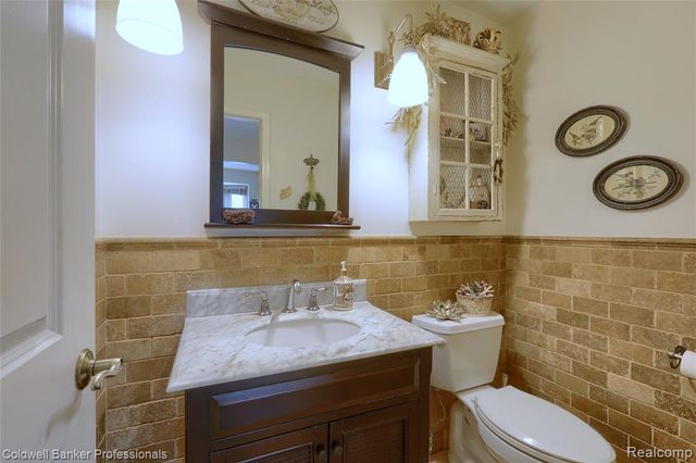 1581 Old Plank Road, Milford, MI 48381