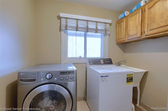 1581 Old Plank Road, Milford, MI 48381