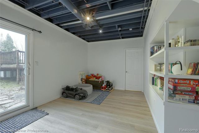 1581 Old Plank Road, Milford, MI 48381