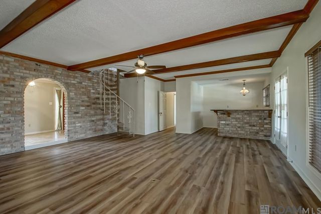 12215 S Lake Sherwood Ave, Baton Rouge, LA 70816