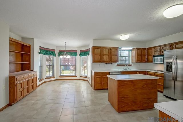 12215 S Lake Sherwood Ave, Baton Rouge, LA 70816