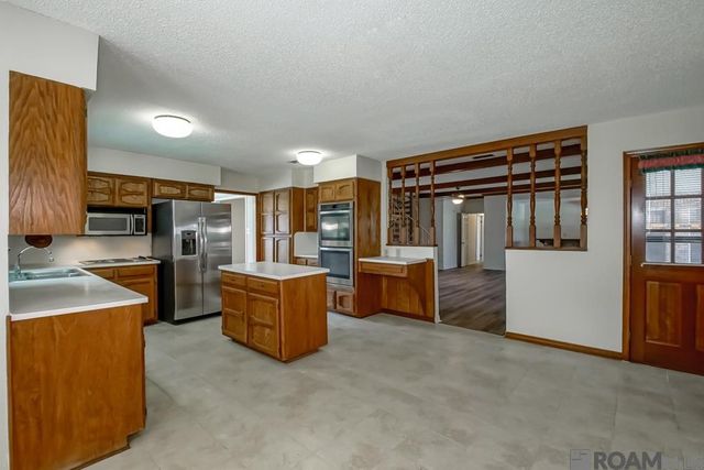 12215 S Lake Sherwood Ave, Baton Rouge, LA 70816