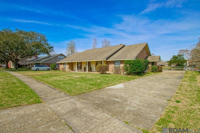 12215 S Lake Sherwood Ave, Baton Rouge, LA 70816