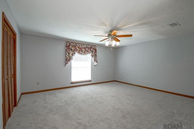 12215 S Lake Sherwood Ave, Baton Rouge, LA 70816