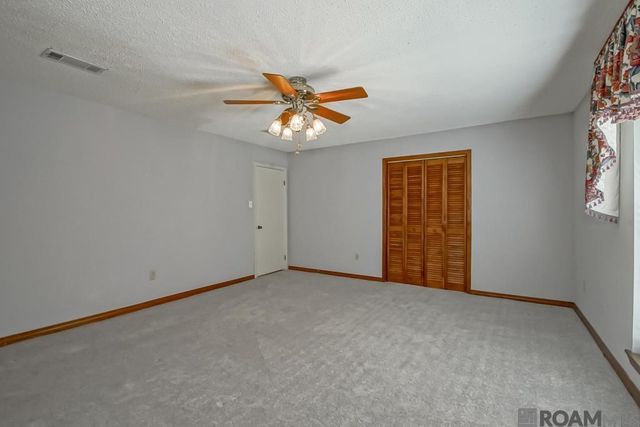 12215 S Lake Sherwood Ave, Baton Rouge, LA 70816