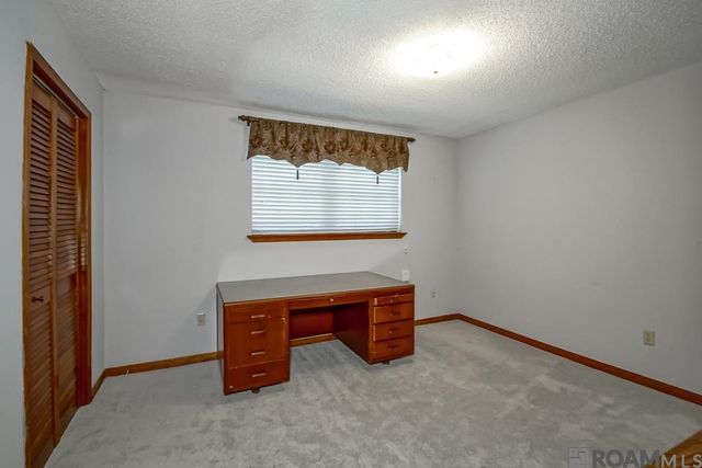 12215 S Lake Sherwood Ave, Baton Rouge, LA 70816