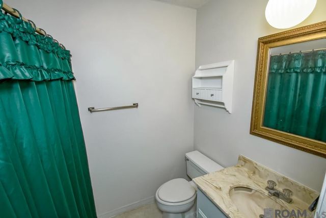 12215 S Lake Sherwood Ave, Baton Rouge, LA 70816