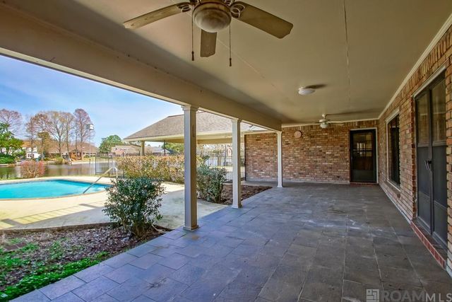 12215 S Lake Sherwood Ave, Baton Rouge, LA 70816