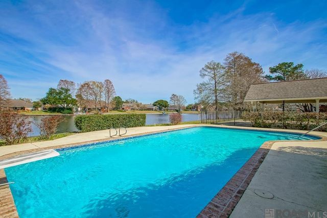 12215 S Lake Sherwood Ave, Baton Rouge, LA 70816