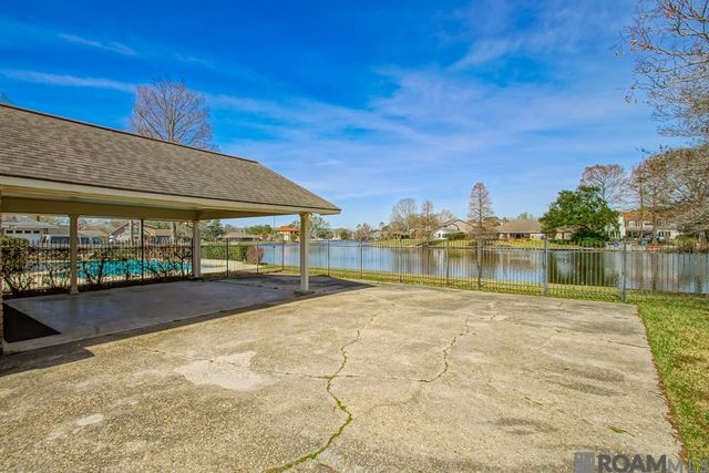 12215 S Lake Sherwood Ave, Baton Rouge, LA 70816