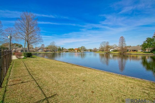 12215 S Lake Sherwood Ave, Baton Rouge, LA 70816