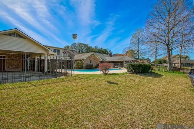 12215 S Lake Sherwood Ave, Baton Rouge, LA 70816