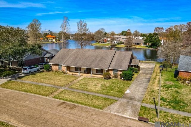12215 S Lake Sherwood Ave, Baton Rouge, LA 70816